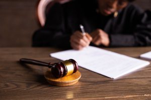 huissier de justice